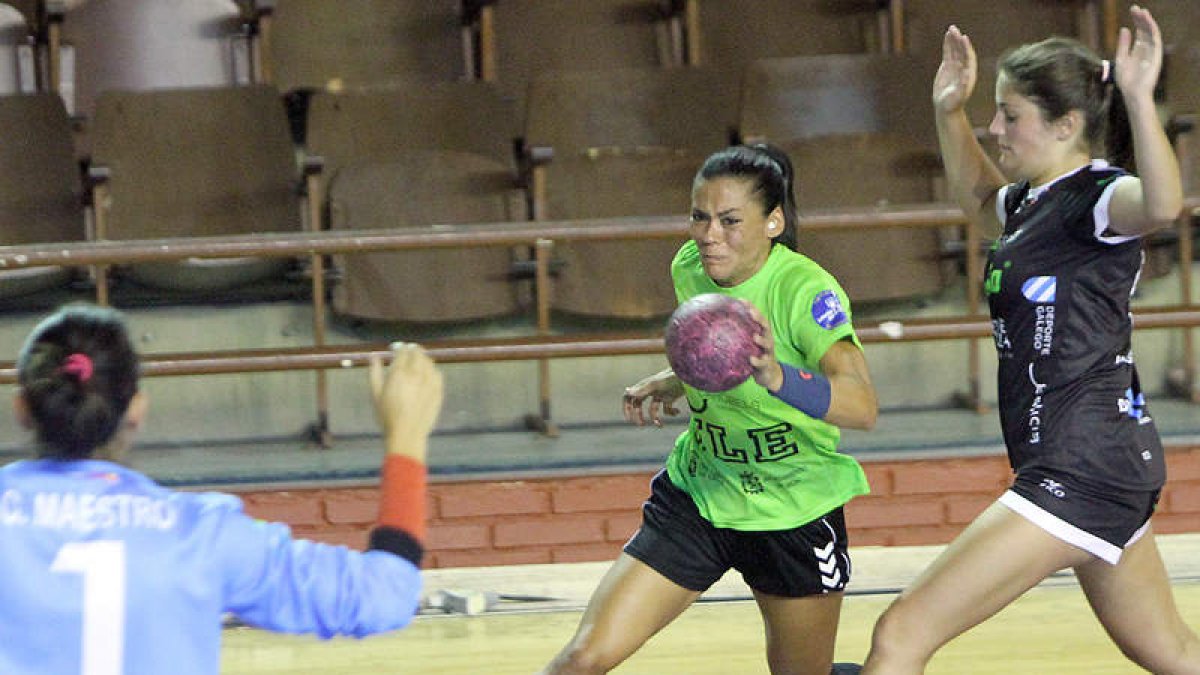 Raquel Caño, máxima goleadora de Carobels ULE Cleba.