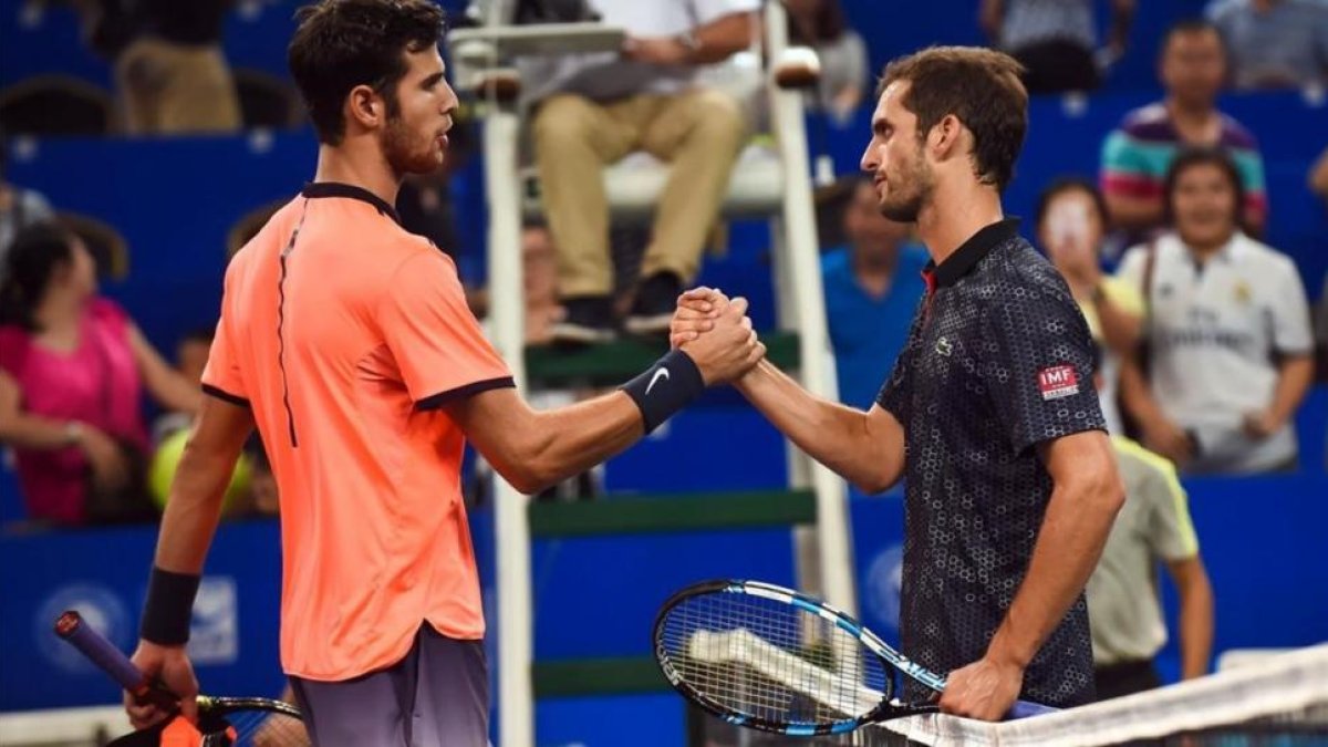 Khachanov y Ramos se saludan tras la final.