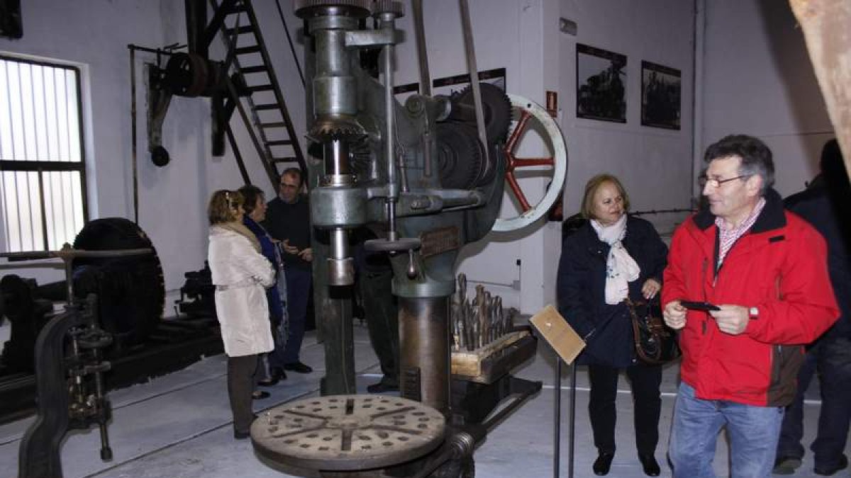 Sala del taller y máquinas del museo de ferroviario de Cistierna.