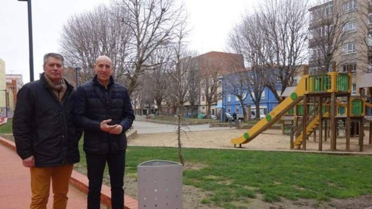 Copete y Diez durante su visita al parque de San Mamés. DL