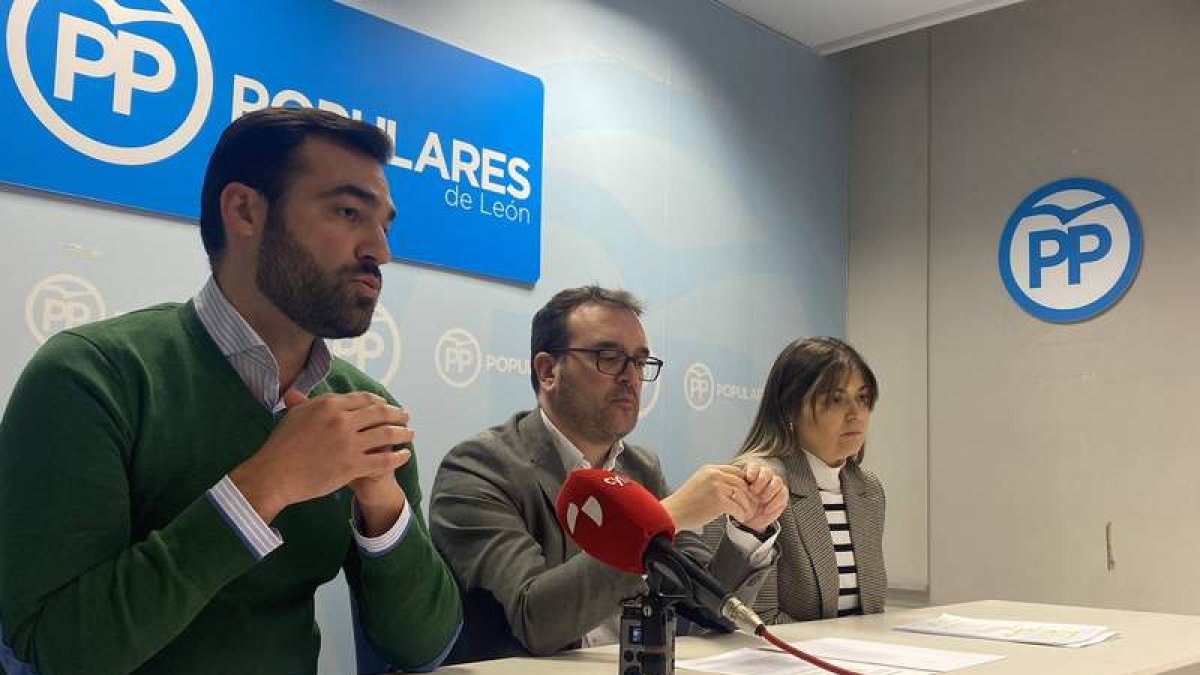 David Fernández, Ricardo Gavilanes y Beatriz Coelho. DL