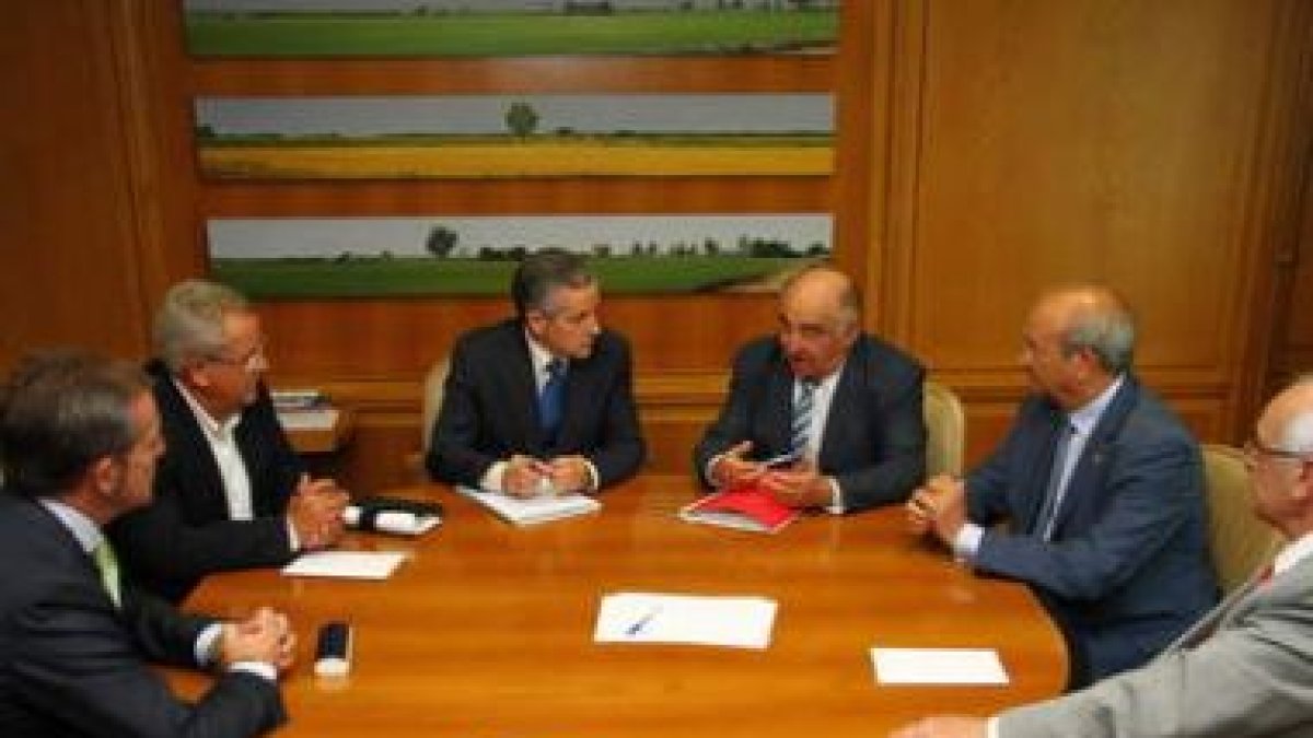 Reunión del alcalde con la Cámara de Comercio.