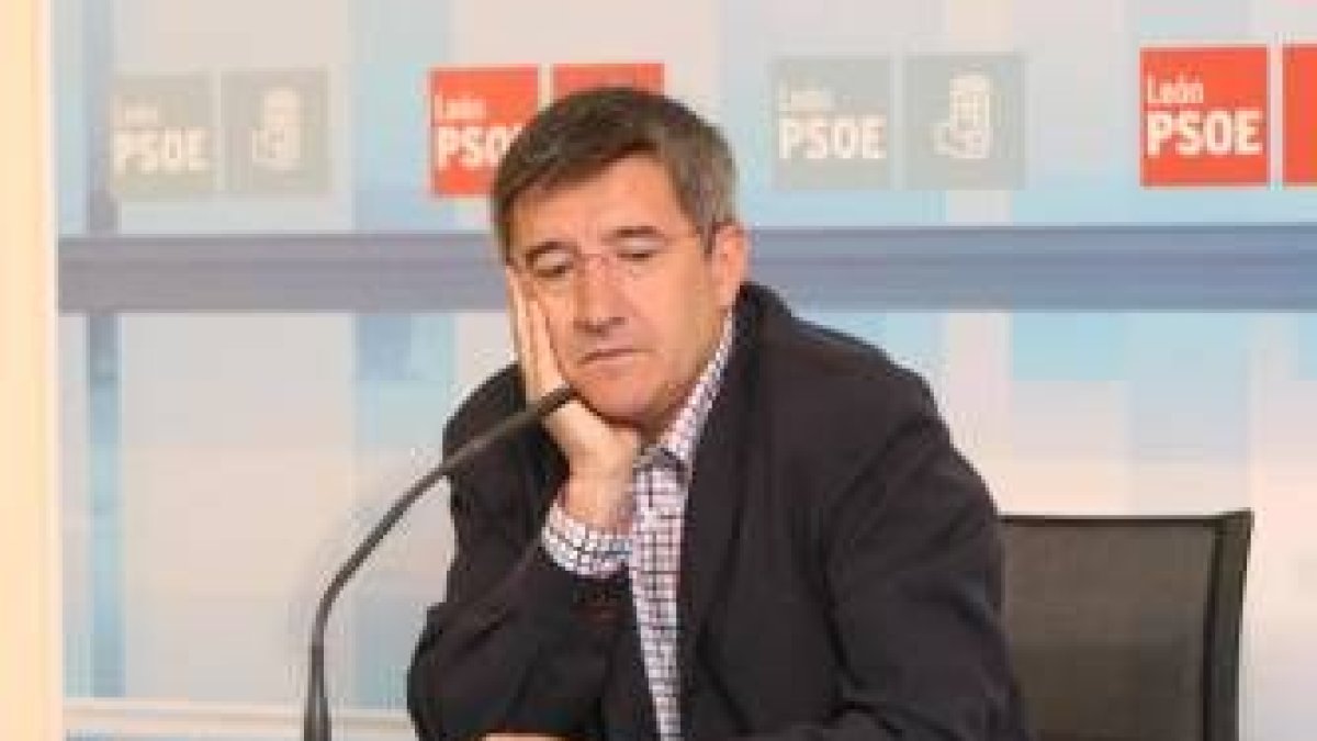 Francisco Fernández, durante la rueda de prensa que ofreció ayer, en la que habló de su candidatura