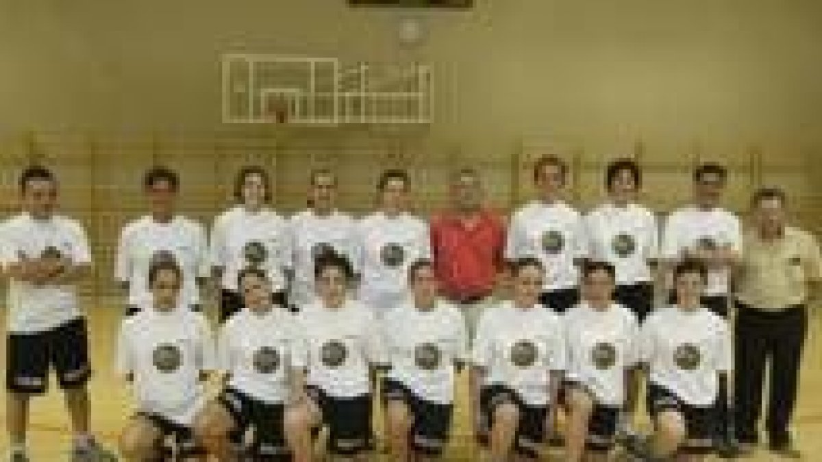 El máximo exponente del balonmano femenino leonés se presentó ayer en el Pabellón de San Esteban