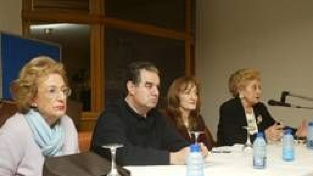 La Asociación Doña Berenguela celebró una conferencia sobre medicamentos