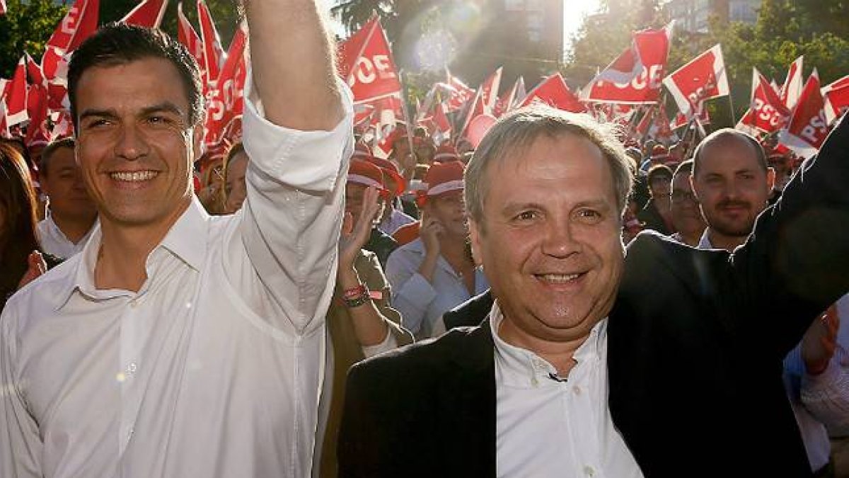 Pedro Sánchez y Antonio Miguel Carmona.