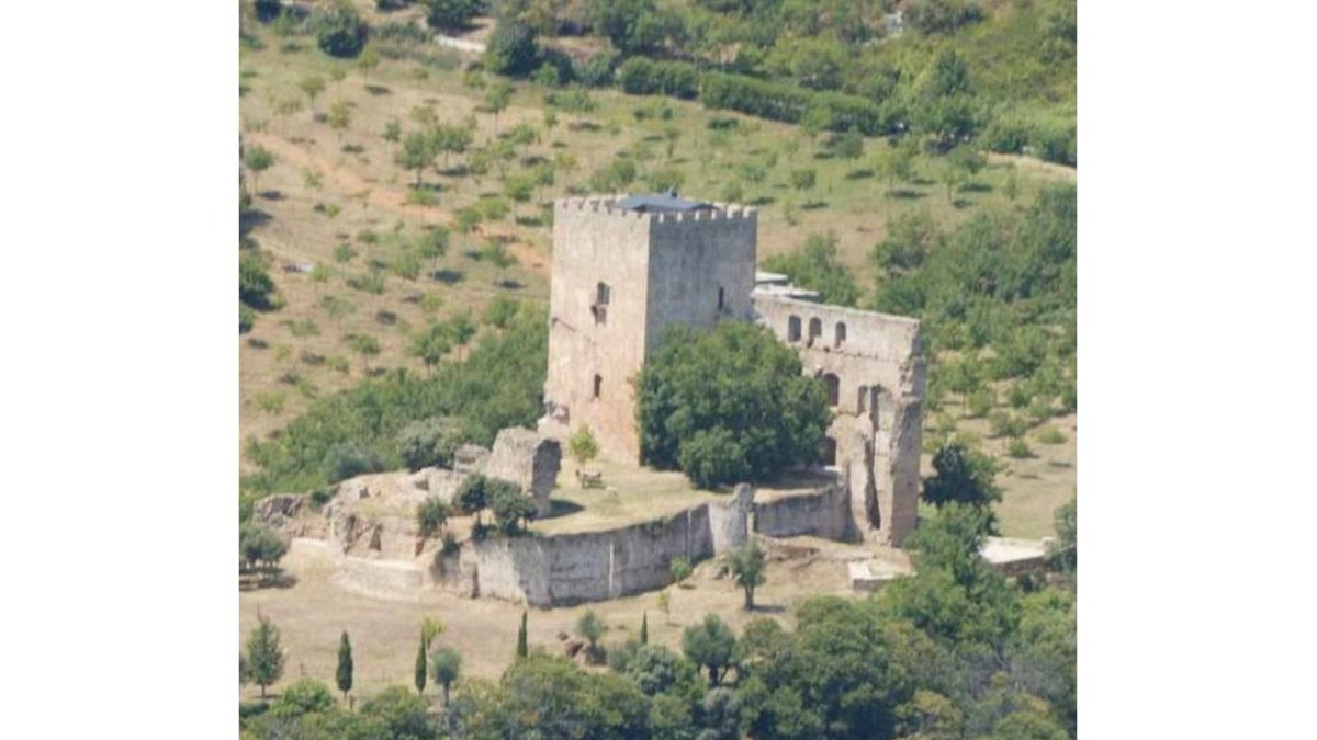 El castillo de los Marqueses de Villafranca, en Corullón.