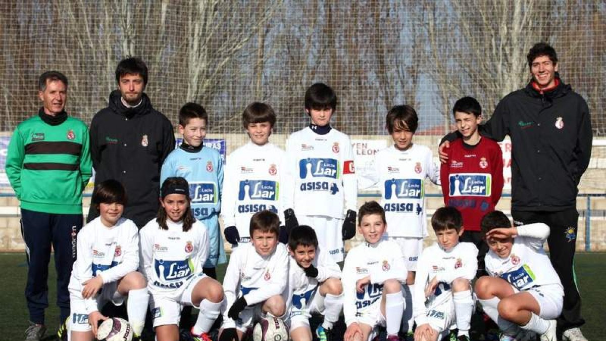 Formación del equipo de la Cultural B que milita en el grupo 2 de la 2.ª División Alevín.