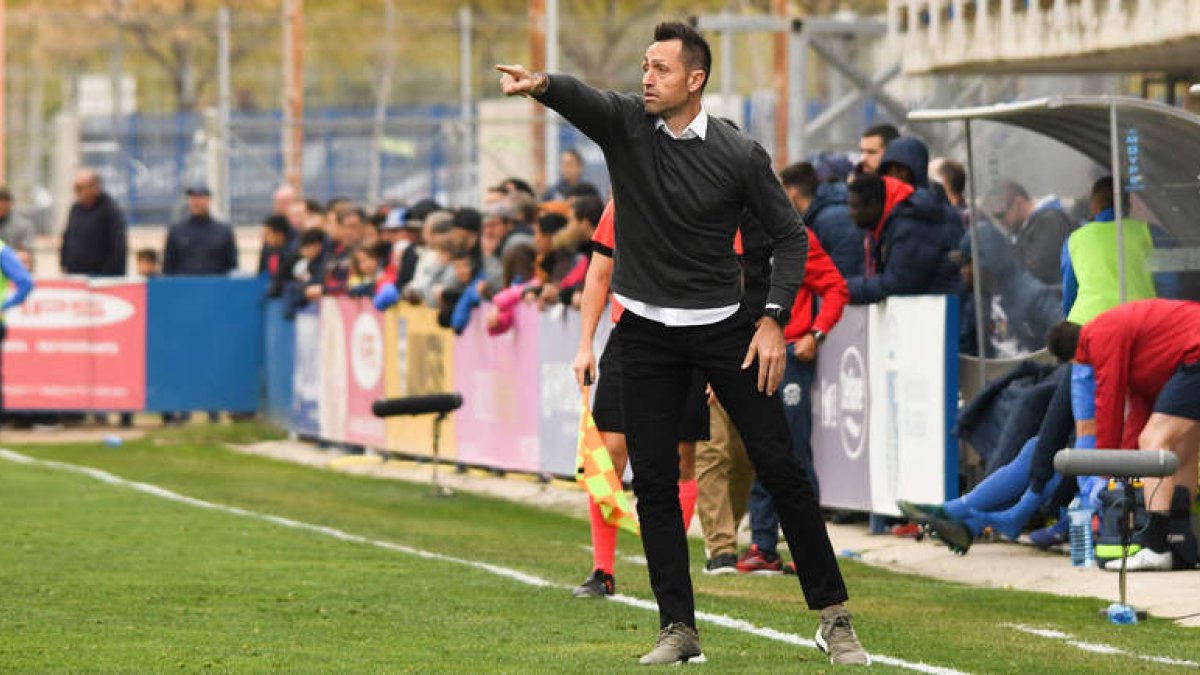 El entrenador José Manuel Aira sabe que algunos detalles han alejado al equipo culturalista de su mejor versión. JOSÉ ORTEGA