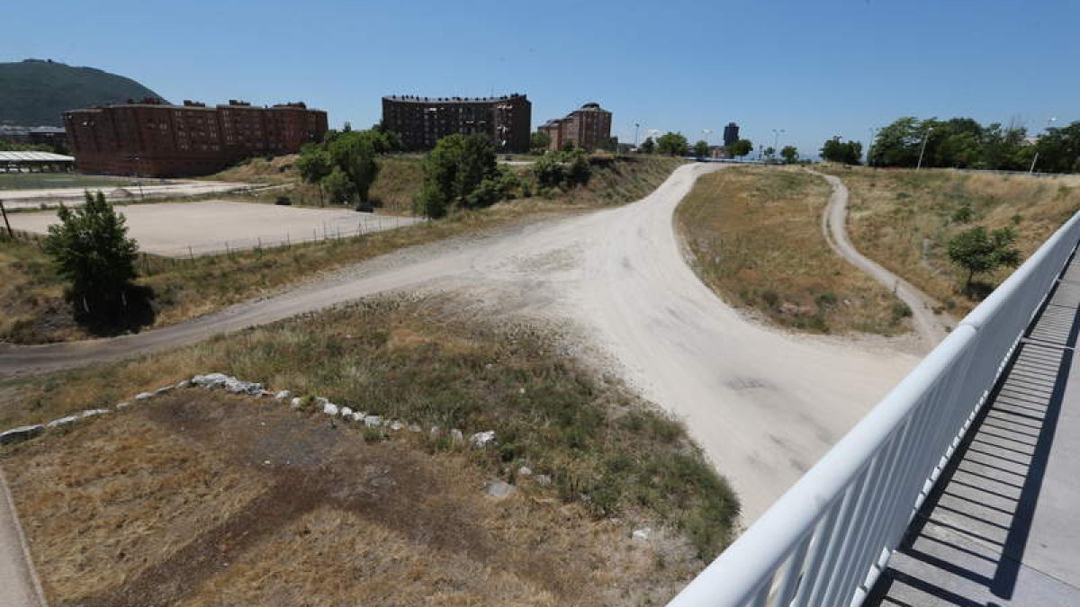 El vial discurrirá sobre el terreno ocupado en la actualidad por los campos de fútbol 7.