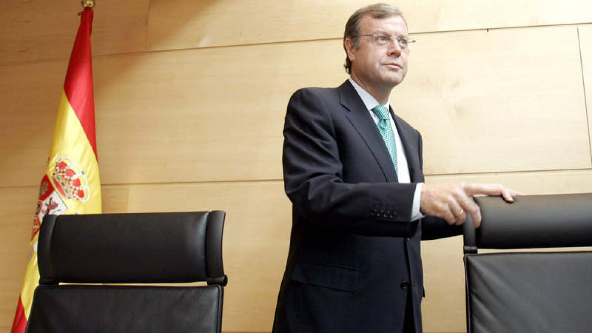 El consejero de Fomento y Medio Ambiente en su primera comparecencia del mandato.