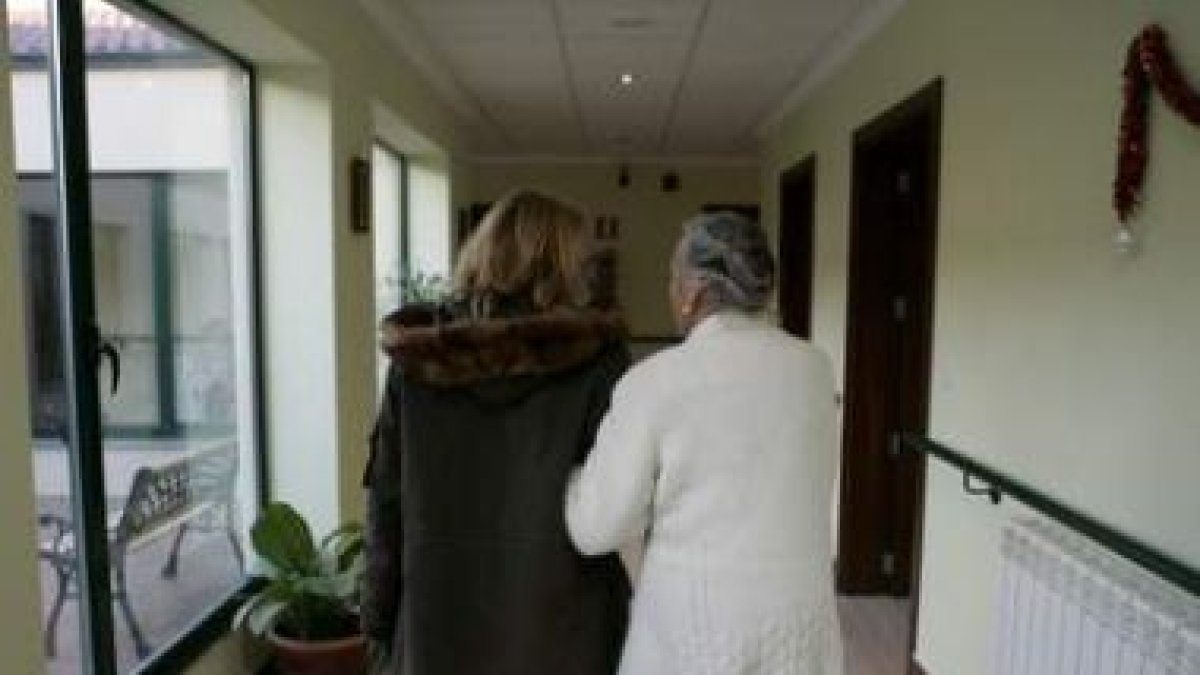 El Procurador del Común «sugiere» a la Junta que agilice los plazos y ofrezca los servic