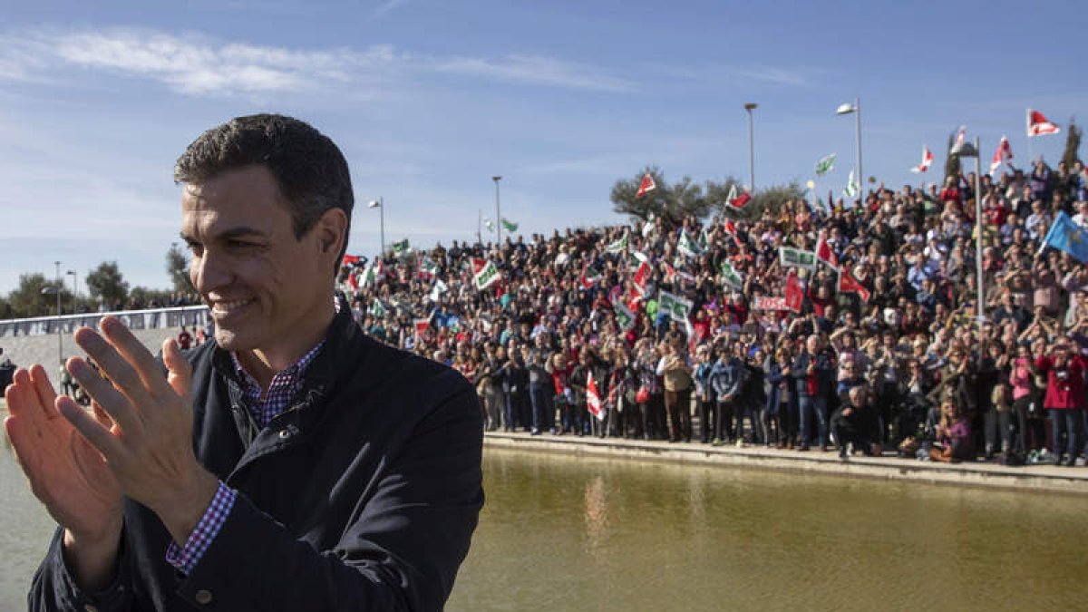El retorno de Pedro Sánchez irrita a los afines a Susana Díaz. JULIO MÚÑOZ