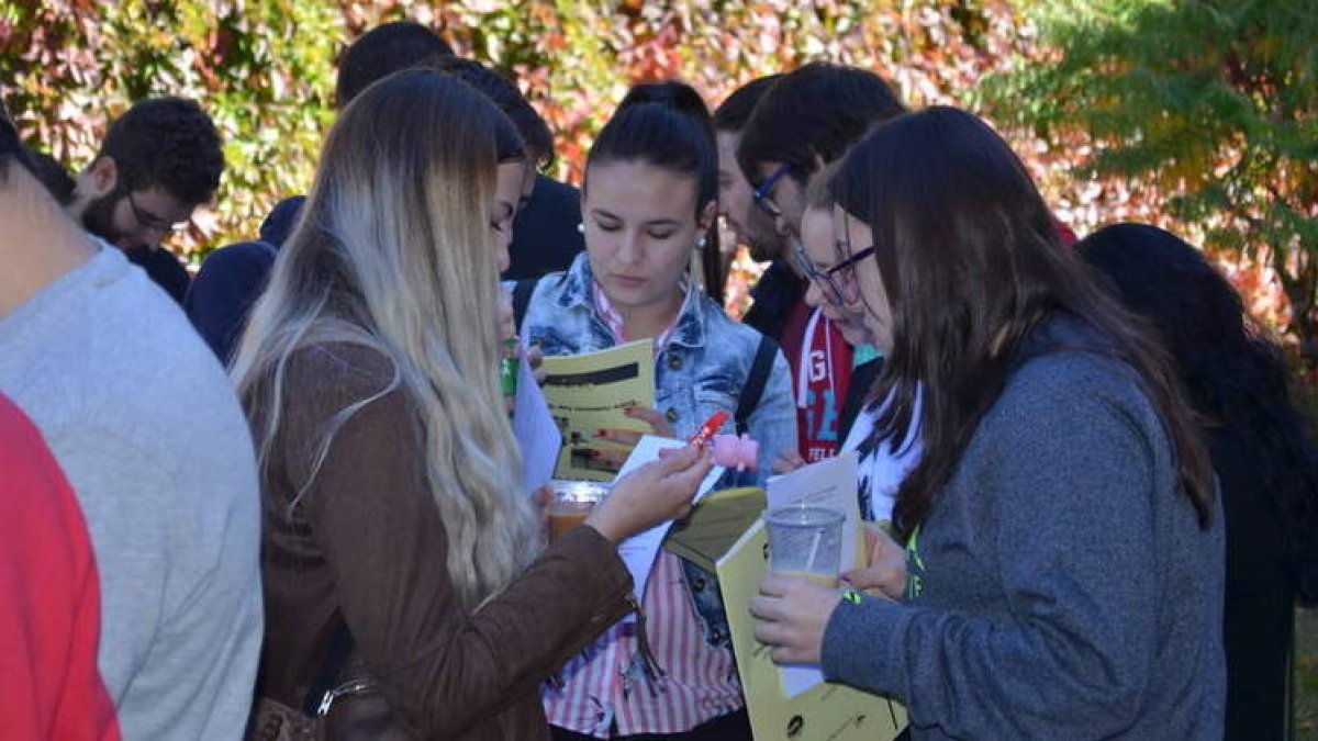 Los nuevos alumnos conocieron de cerca las posibilidades de empleo en su sector y en León. DL
