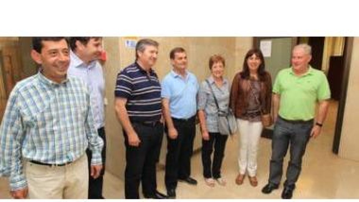 Los populares González, Blanco, Valcarce y Velasco con los socialistas López, Rodríguez y Canedo.