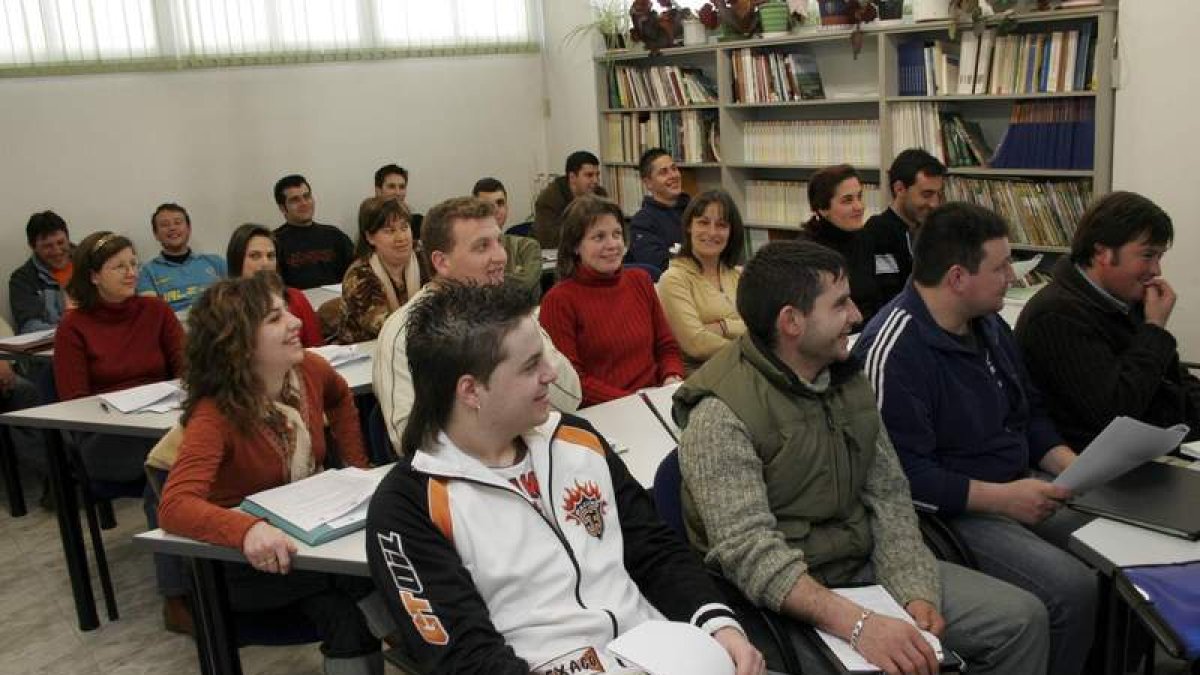 Un grupo de jóvenes en un curso de incorporación.
