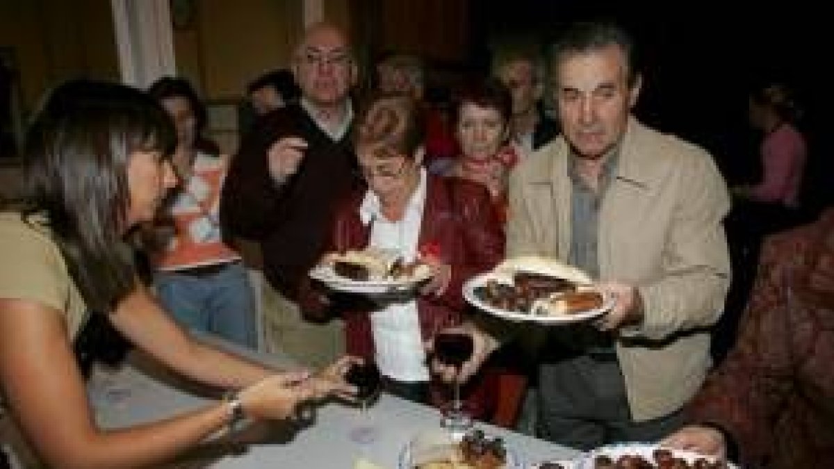 Carlos Méndez Laredo, Yolanda Ordás y Trapiello junto a Prada