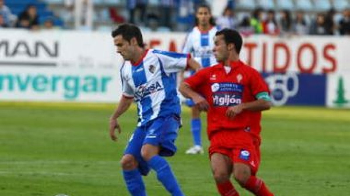 Jonathan Ruiz volverá a ser el encargado de dirigir el centro del campo de la Ponferradina.