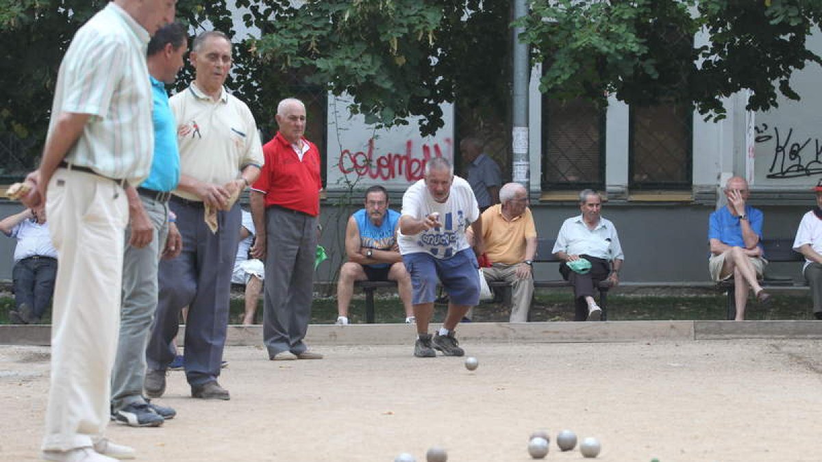 El parque del Temple es testigo estos días del campeonato de petanca.