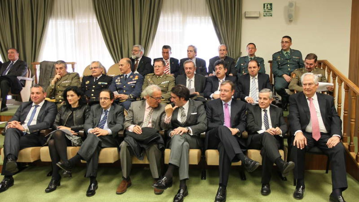 Las autoridades civiles, políticas y militares arroparon a José Ángel Hermida en su investidura.