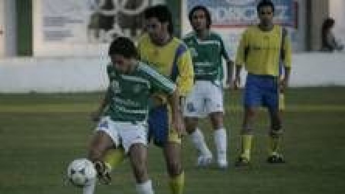El conjunto maragato hizo valer su condición de líder para derrotar a un colista que salió respondón