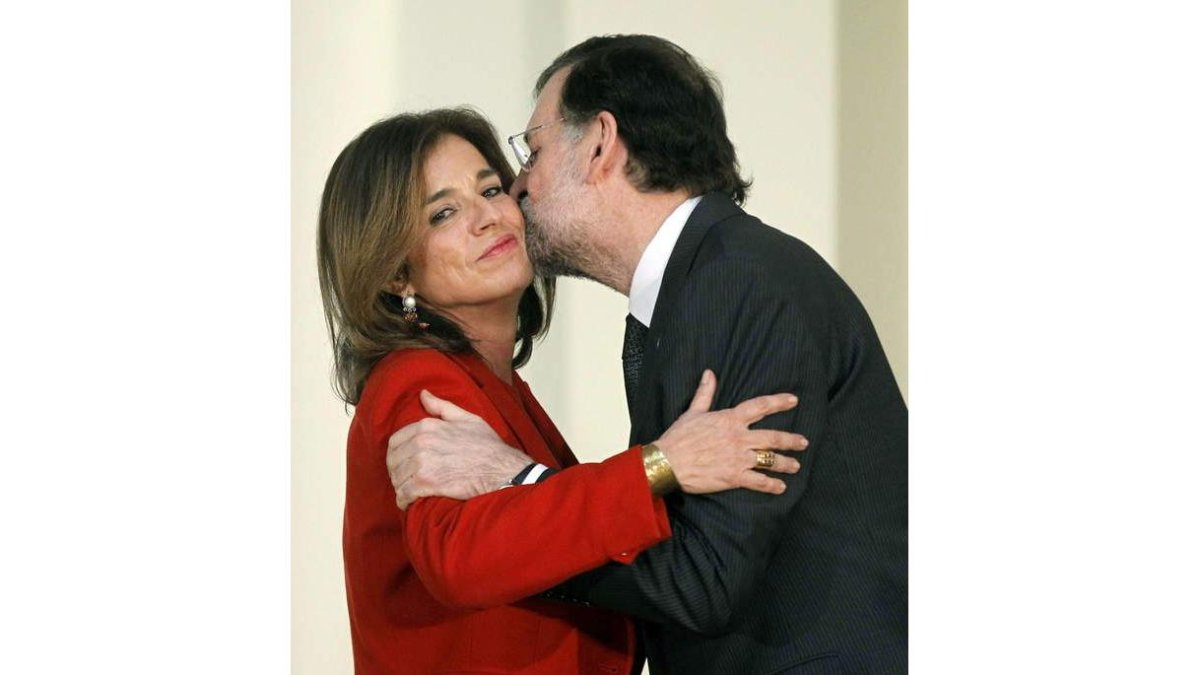 Rajoy saluda a Ana Botella ayer, en un acto oficial.