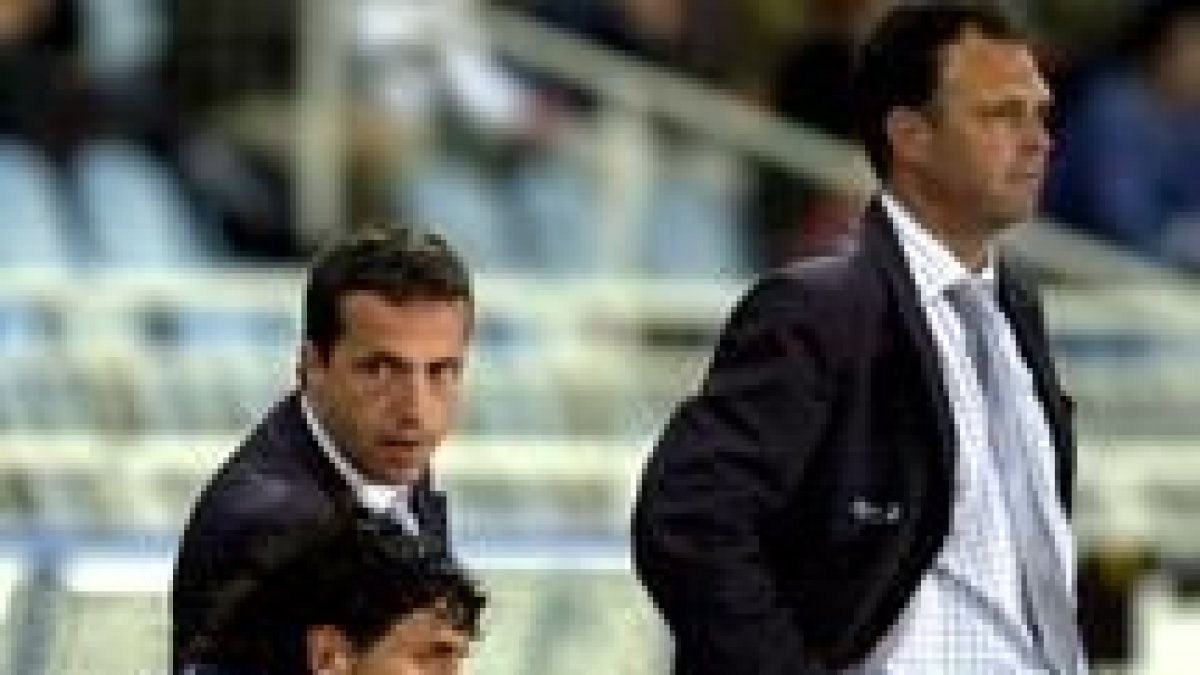 Caparrós y Alfaro terminaron el partido en el túnel de vestuarios, tras ser expulsados