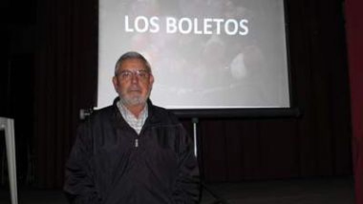 Julian Cerezal ofreció una charla sobre el género boletales, en la semana micológica de Boñar.