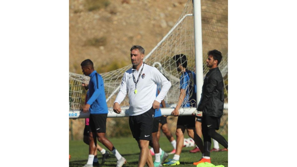 La Deportiva espera que el liderato le dure más que en su última defensa, que hizo en Fuenlabrada. LDLM
