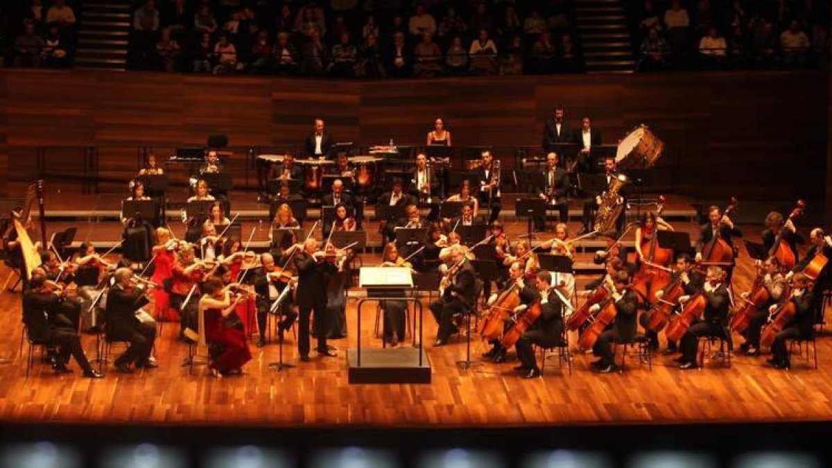 Imagen del concierto de Navidad que la Orquesta Sinfónica Odón Alonso-Ciudad de León ofreció el año pasado.