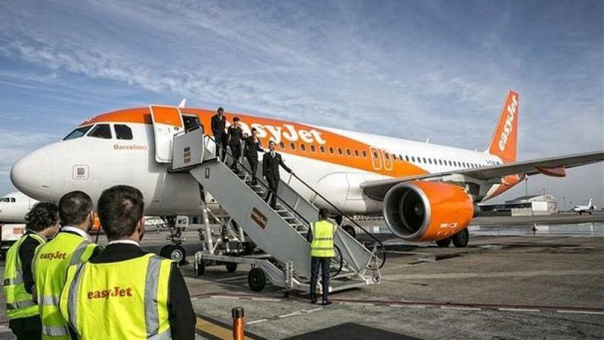 Llegada de uno de los aviones de Easyjet al aeropuerto de El Prat.