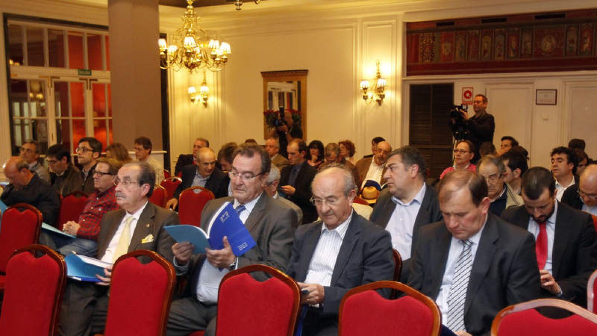Los empresarios siguieron con interés la intervención de Cepedano ante la asamblea general de la Fele.