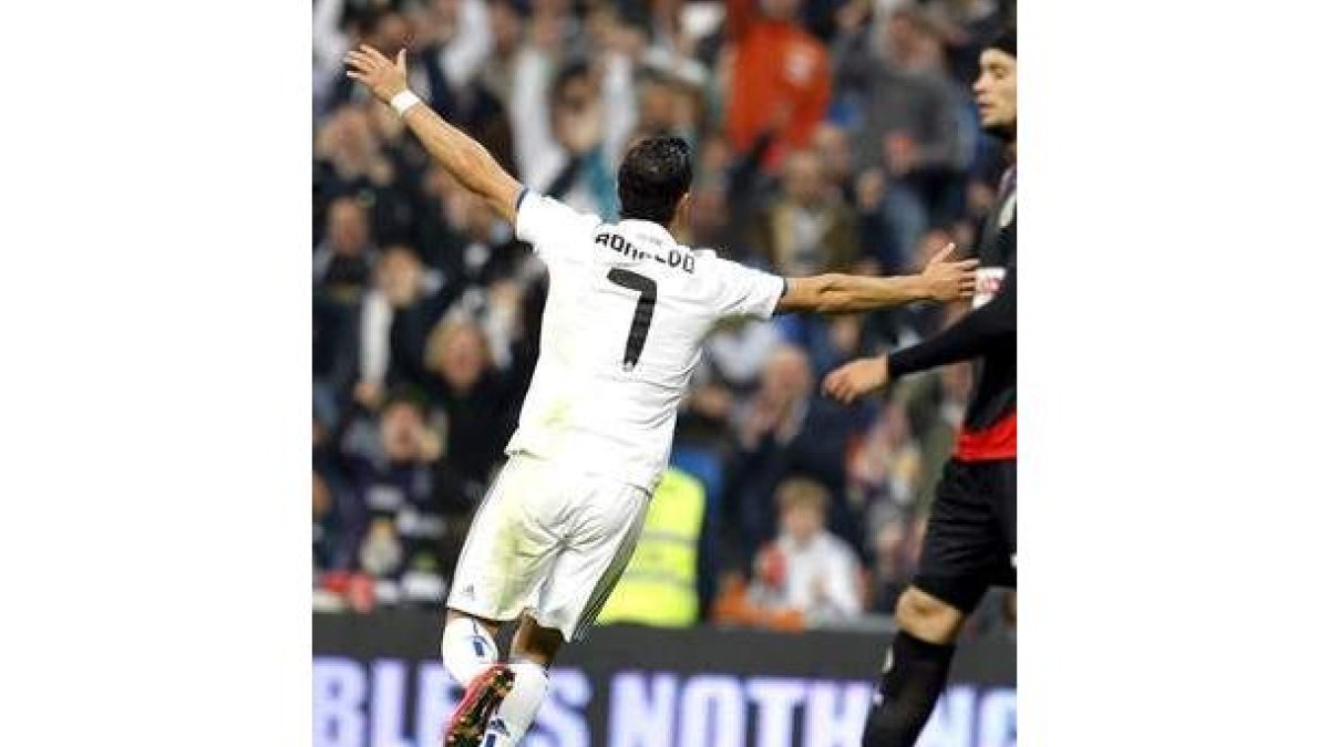 Cristiano celebra el tercero de sus cuatro goles.