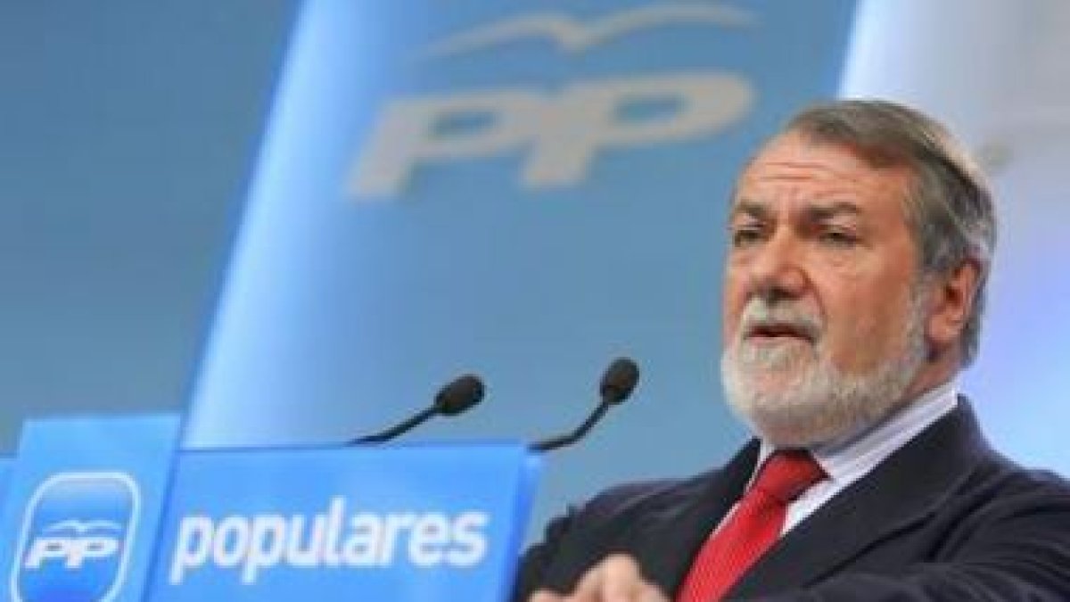 El candidato del PP a las elecciones europeas, Jaime Mayor Oreja, en la presentación del manifiesto