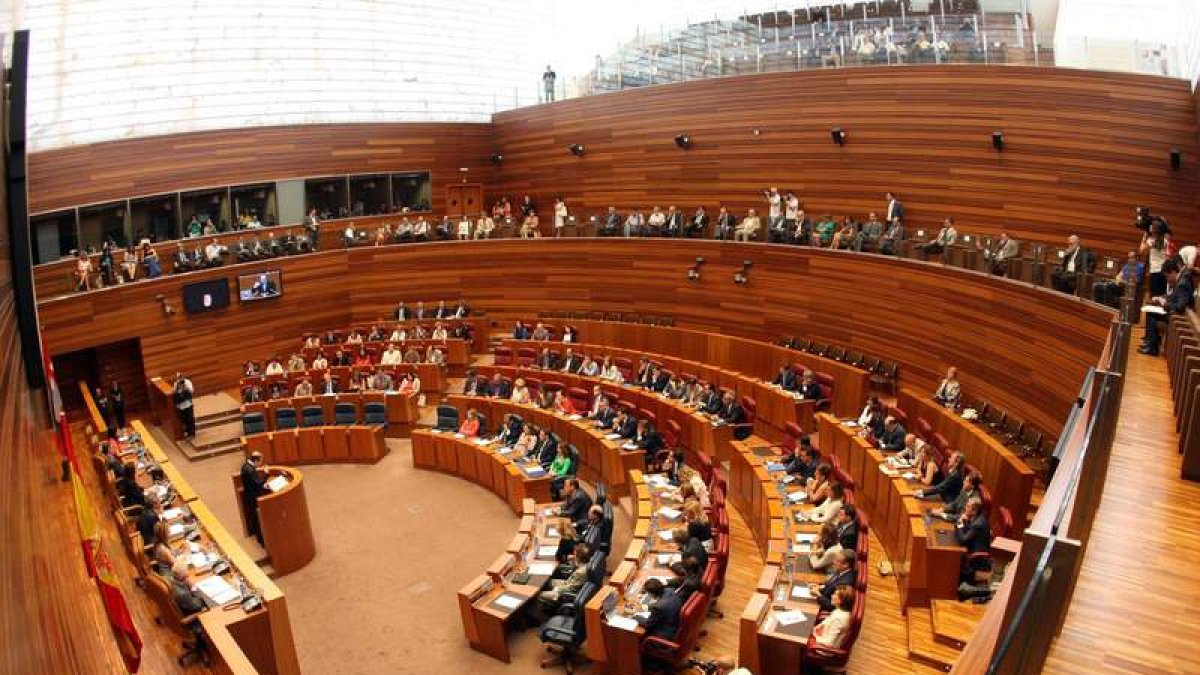 Las Cortes conocerán esta semana la previsión de techo de gasto de la Comunidad para el año que viene.