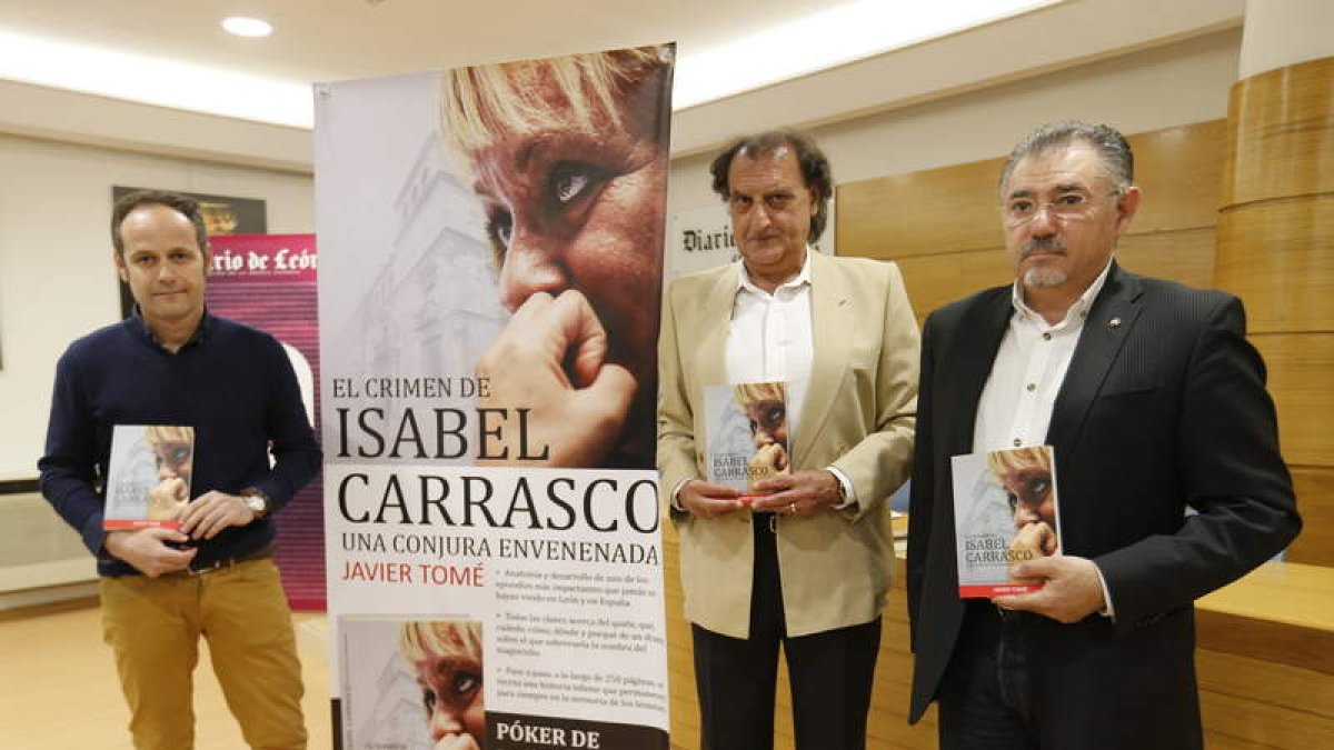 Héctor Escobar, Javier Tomé y Ricardo Magaz, en el acto de presentación del libro en el Club de Prensa. RAMIRO