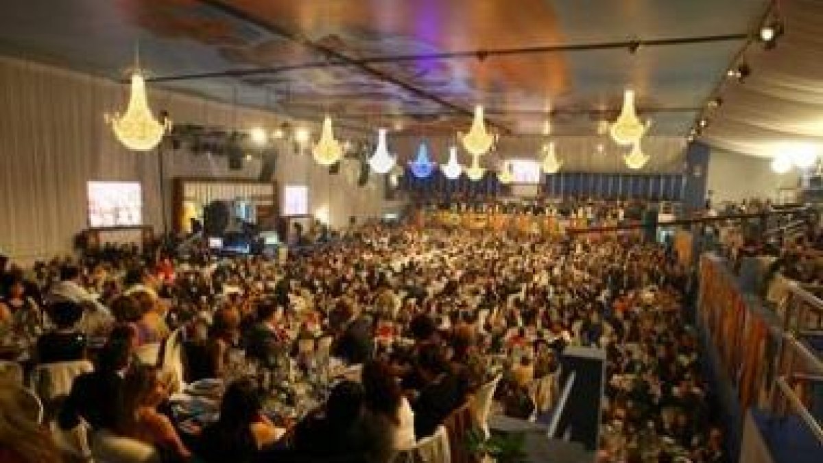 El pabellón de El Toralín se transforma para acoger la gala de los Micrófonos de Oro
