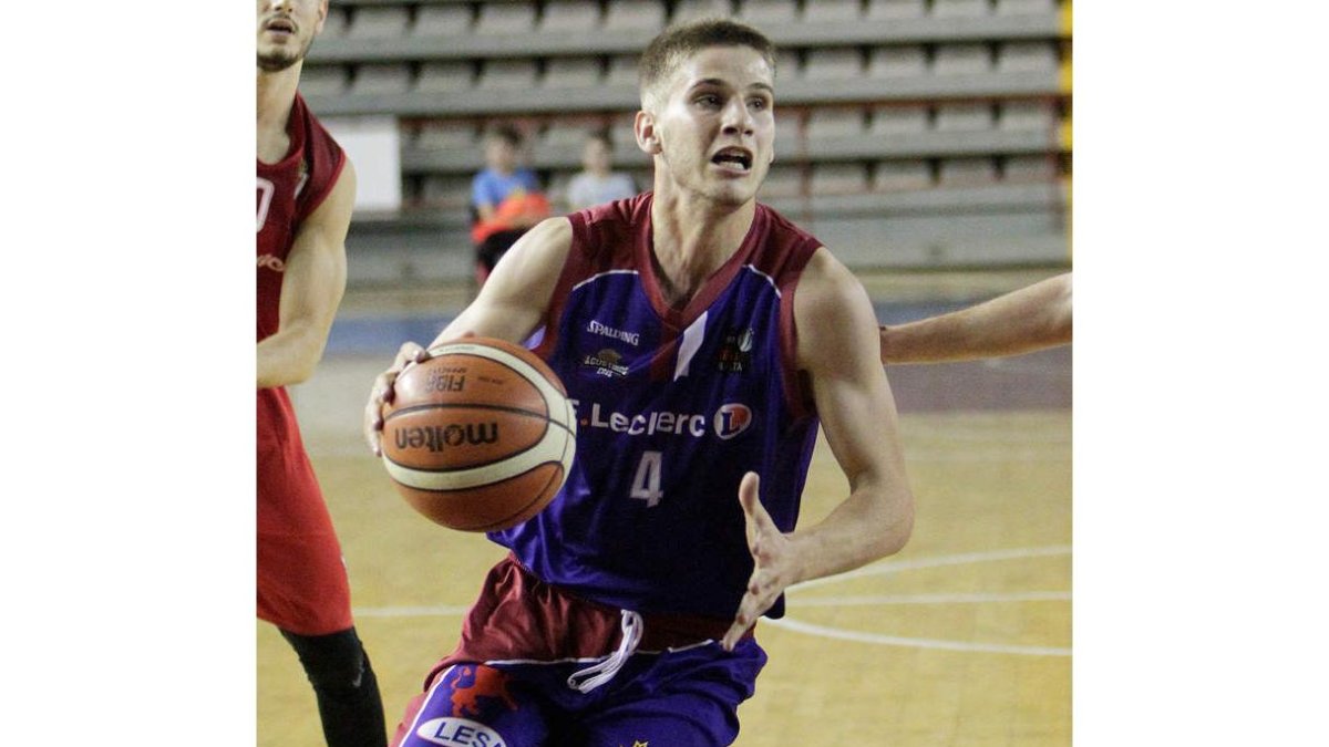 Sanz fue el máximo anotador en el Agustinos E. Leclerc. S. PÉREZ