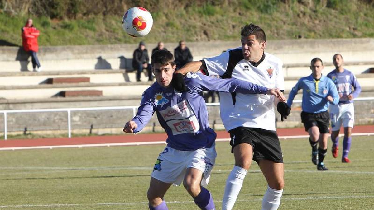 El equipo bañezano no dio ninguna opción al Salmantino en su feudo.
