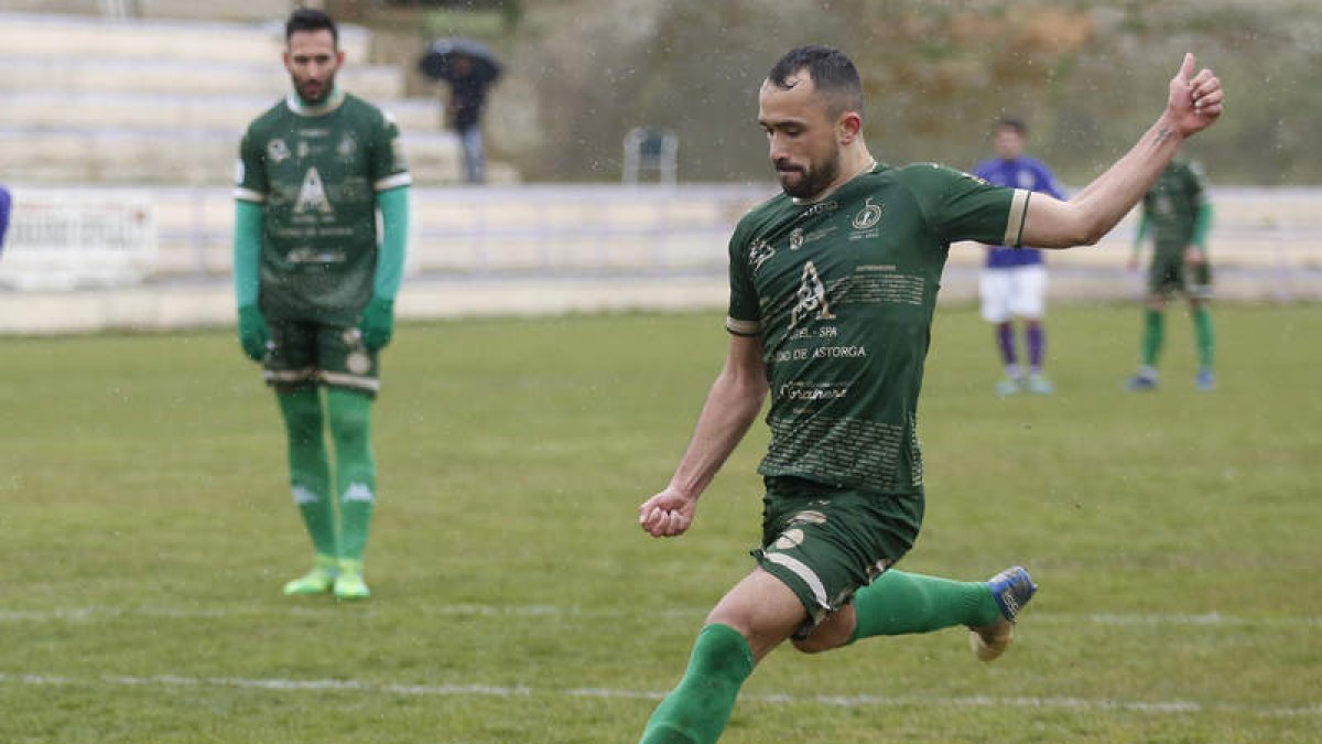 Javi Amor es uno de los jugadores maragatos destacados. F. OTERO