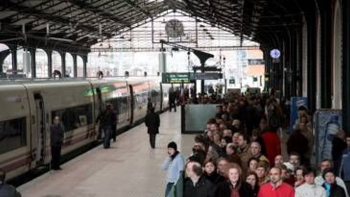 El AVE inauguró su recorrido entre Madrid y Valladolid el día 22 del pasado mes de diciembre