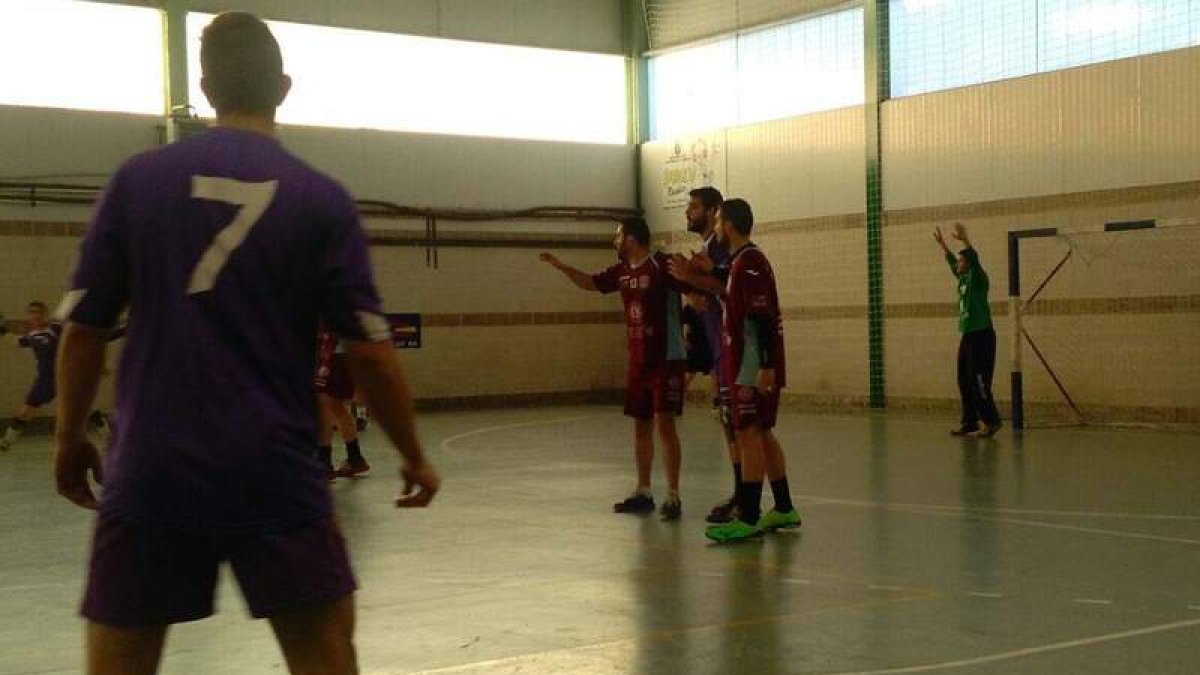 El equipo leonés de La Virgen cayó por la mínima. DL