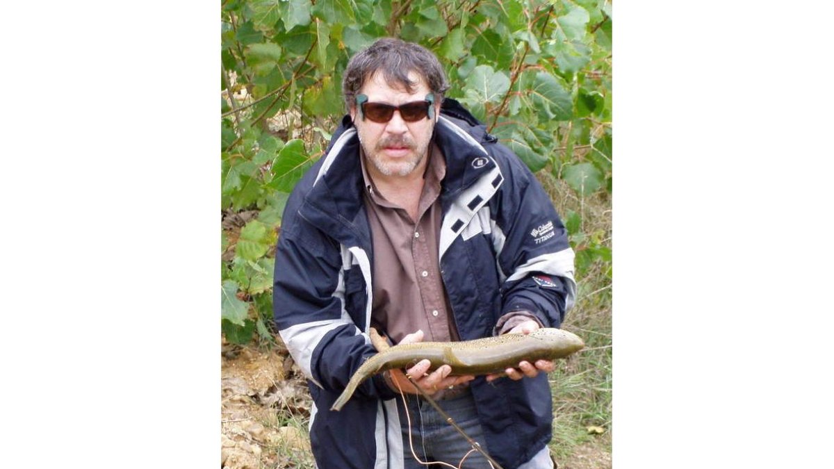 Luis Luengo en un lance de pesca.