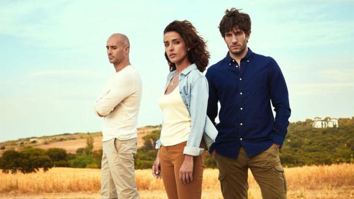 Alain Hernánez, Inma Cuesta y Quim Gutierrez, en una imagen promocional de la serie de Tele 5 El accidente.