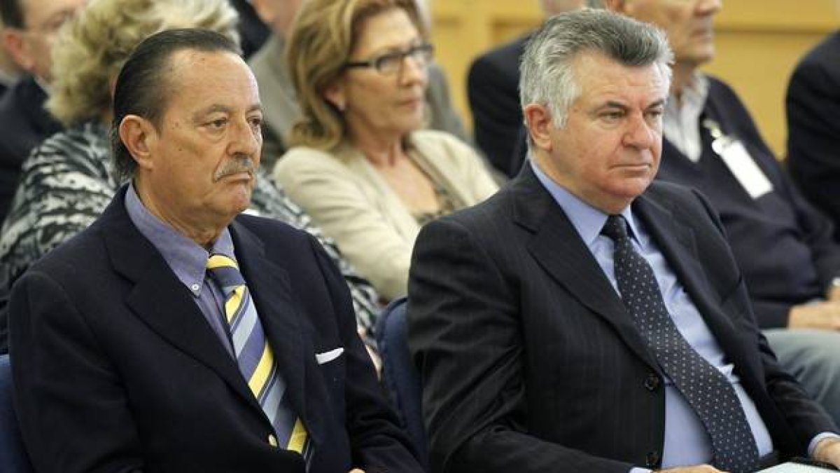 El exalcalde de Marbella Julián Muñoz y su asesor urbanístico en la Audiencia Nacional, en una imagen de archivo.