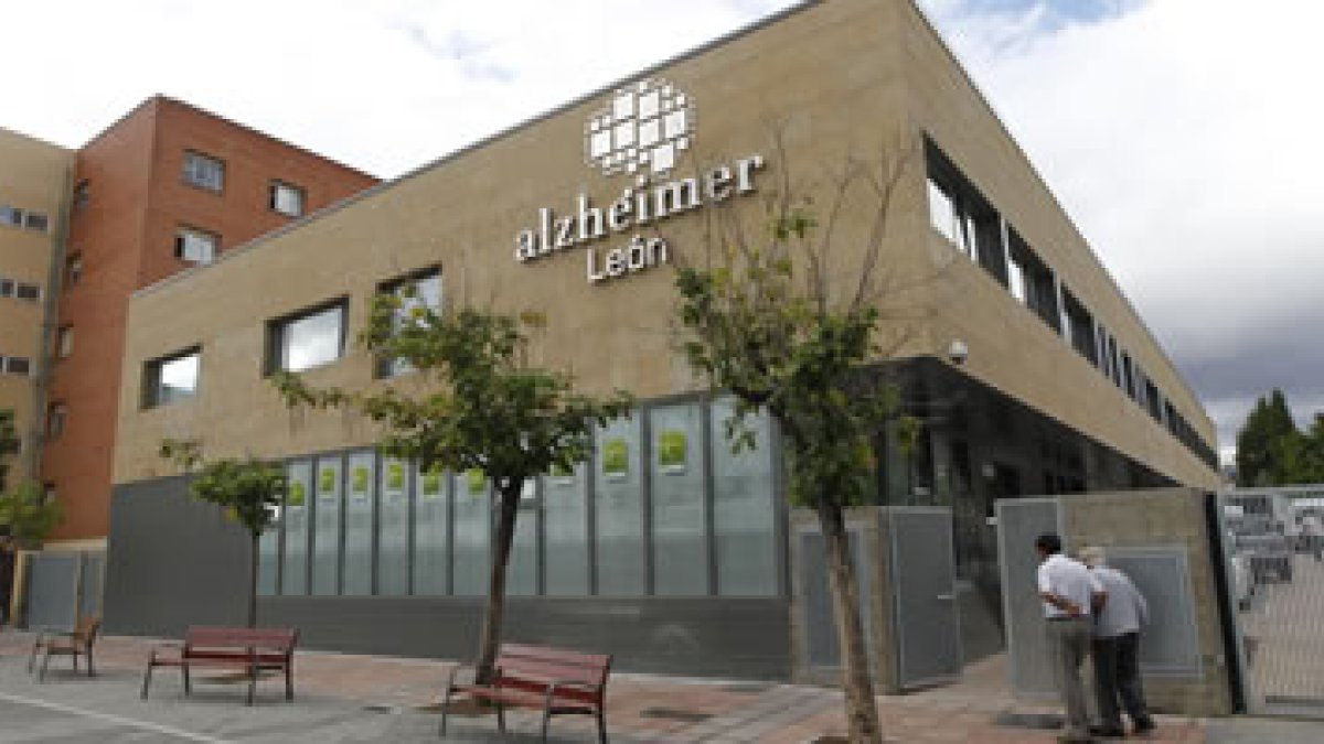 Fachada del centro integral del alzhéimer situado en la calle Fotógrafo Pepe Gracia.