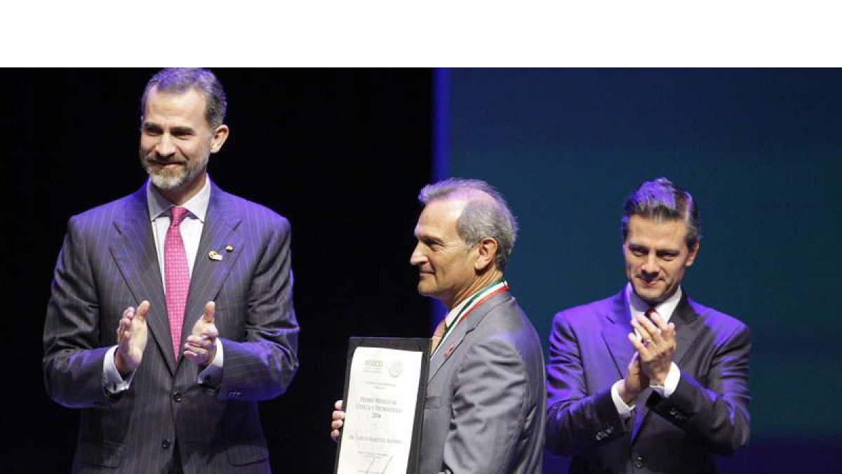 El rey, Carlos Martínez y Peña Nieto, presidente mexicano.