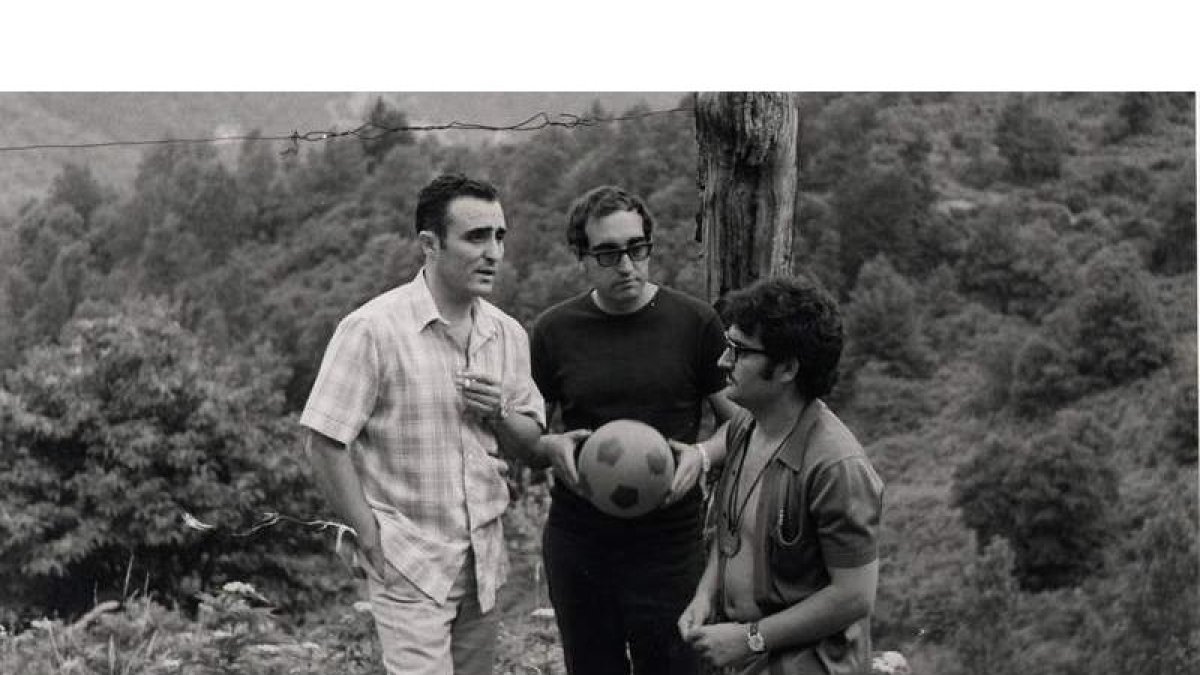 Unos jovencísimos Ángel Fierro, Agustín Delgado y José Antonio Llamas en el Montseny, en los años sesenta