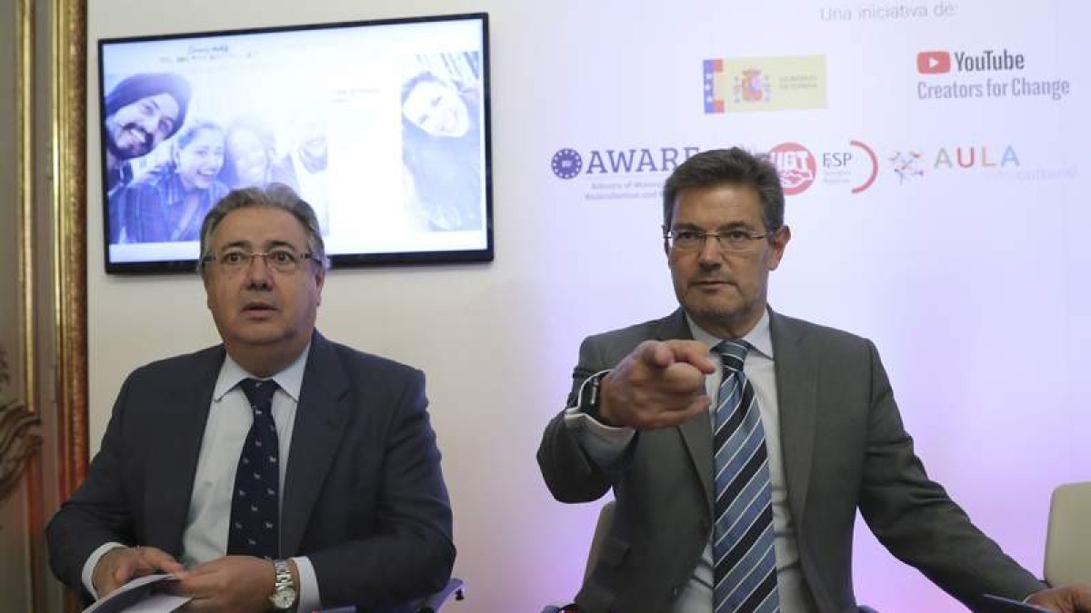 Los ministros de Justicia e Interior, Zoido y Catalá. BALLESTEROS
