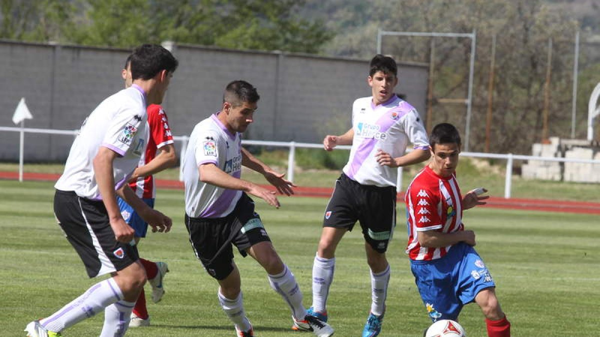 El equipo rojiblanco no pudo pasar del empate en su feudo frente al filial numantino.